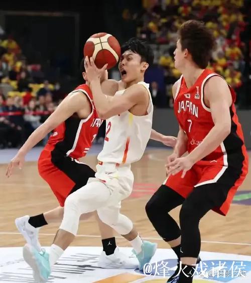 徐杰防守邬挺嘉受伤离场